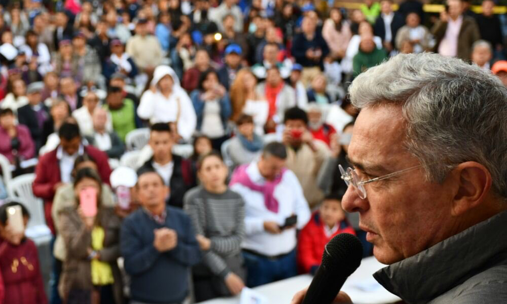 Encarcelar a Uribe