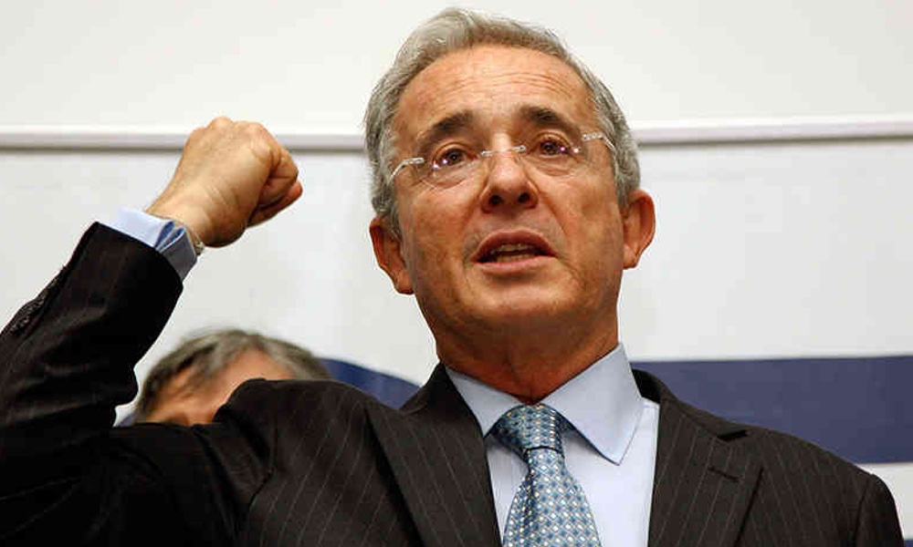 Presidente Uribe, estamos con usted